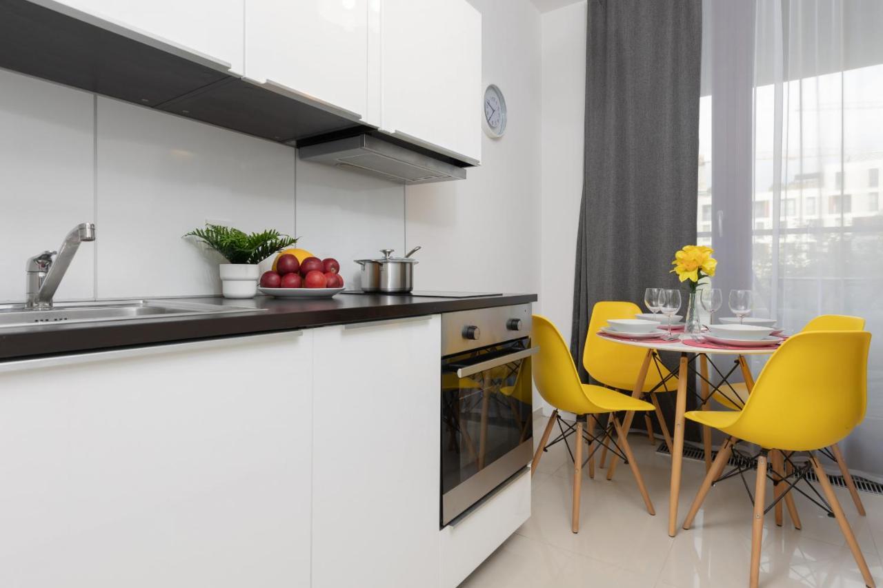 Wola Near Nocny Market By Renters Warschau